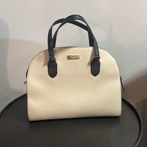 Women’s Kate spade hand bag